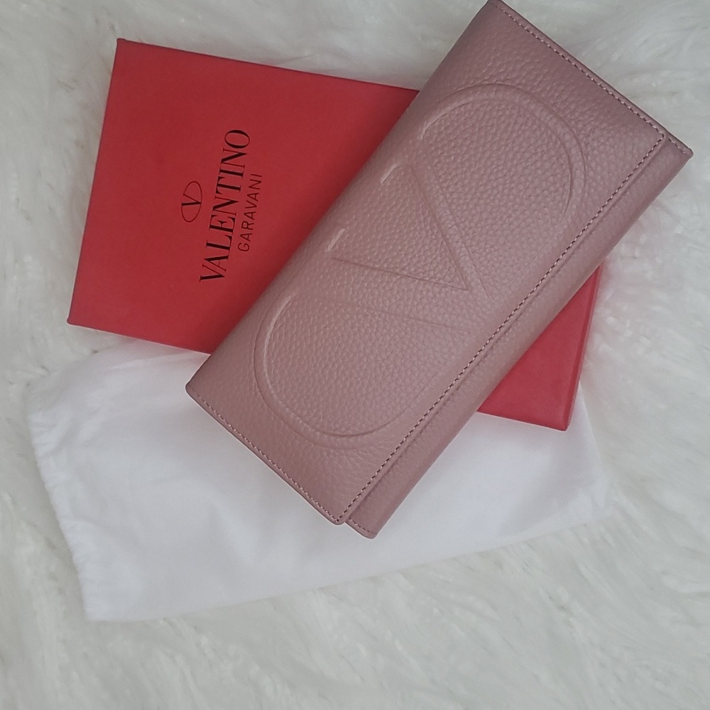 ⭐️Never used⭐️ Valentino Garavani Long Wallet